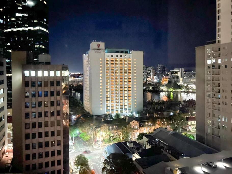 Amazing 2 Bedroom In Cbd! Brisbane Exteriör bild